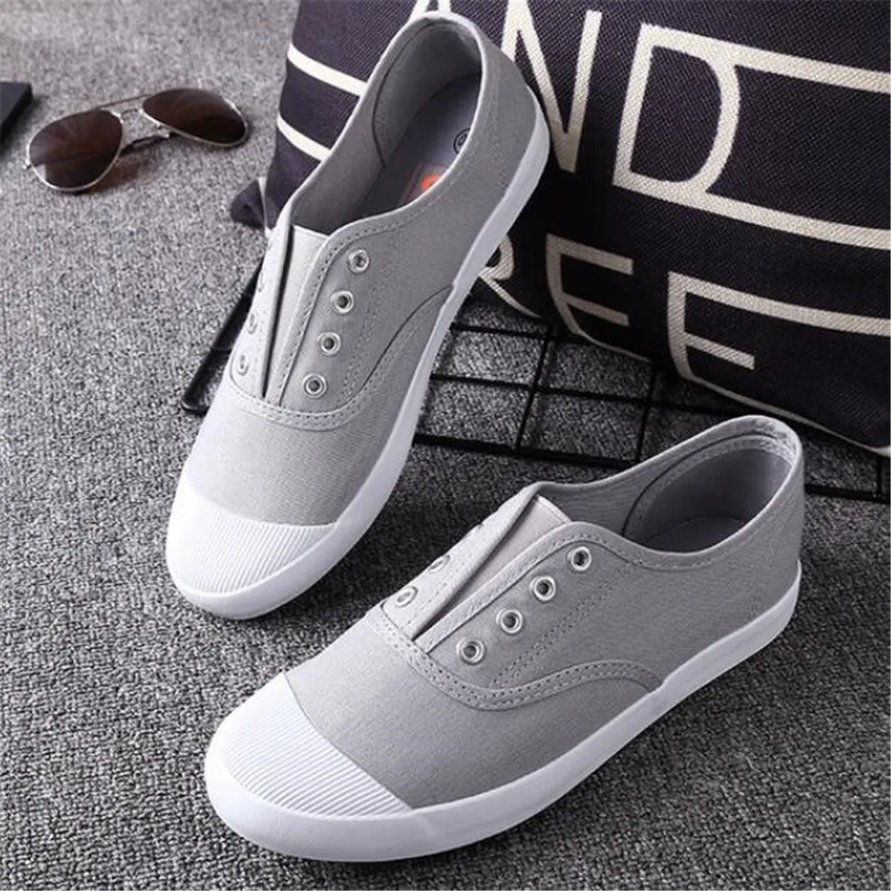 New canvas shoes men's sports a pedal loafers men's shoes students breathable all-match sport shoes men fashion sneakers
New canvas shoes men's sports a pedal loafers men's shoes students breathable all-match sport shoes men fashion sneakers
