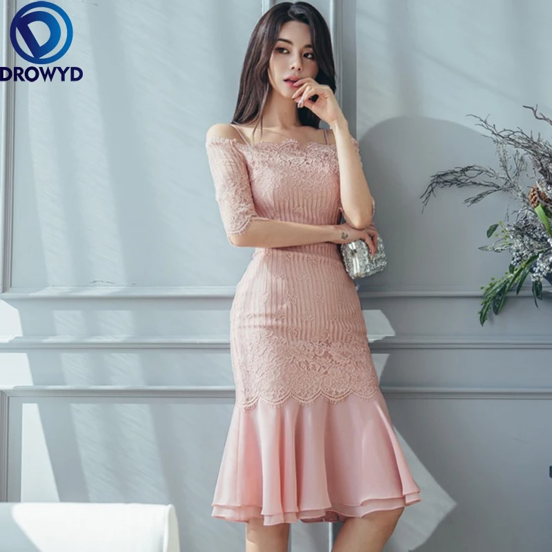 2021 summer Slash Neck Strap Off Shoulder Vestidos Half Sleeve Lace Patchwork Sheath Bodycon Striped Midi Fishtail Party Dresses
2021 summer Slash Neck Strap Off Shoulder Vestidos Half Sleeve Lace Patchwork Sheath Bodycon Striped Midi Fishtail Party Dresses