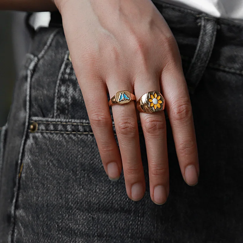 INS Style New Ring Cool Style Design Personality Fashion Little Daisy Butterfly Dripping Oil Couple Food Ring Wholesale
INS Style New Ring Cool Style Design Personality Fashion Little Daisy Butterfly Dripping Oil Couple Food Ring Wholesale