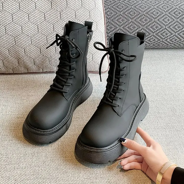 Женские ботинки из натуральной кожи, на молнии, с круглым носком, до середины икры
Женские ботинки из натуральной кожи, на молнии, с круглым носком, до середины икры