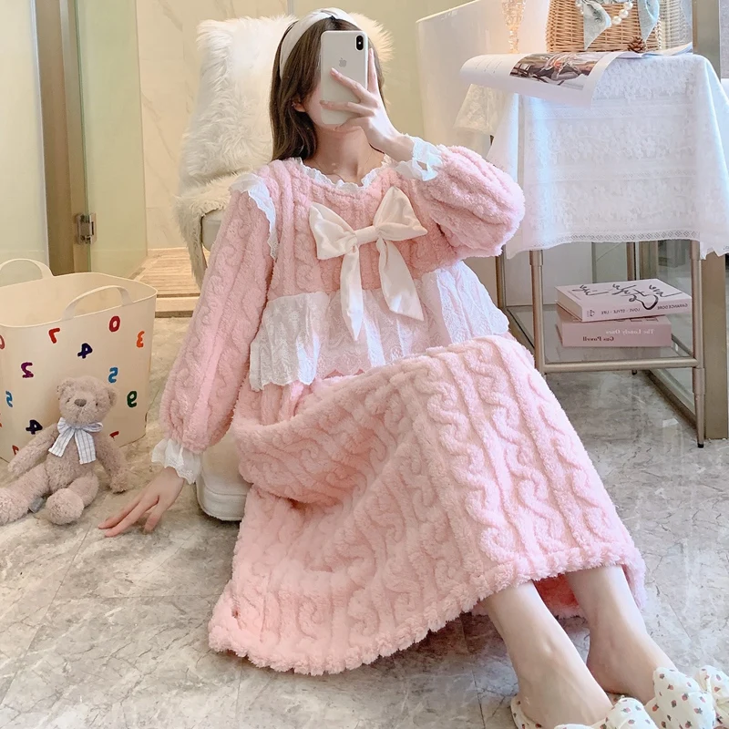 2021 Winter Long Sleeve Thick Warm Flannel Nightgowns for Women Cute Lace Bow Coral Velvet Sleepwear Home Night Dress Nightdress
2021 Winter Long Sleeve Thick Warm Flannel Nightgowns for Women Cute Lace Bow Coral Velvet Sleepwear Home Night Dress Nightdress