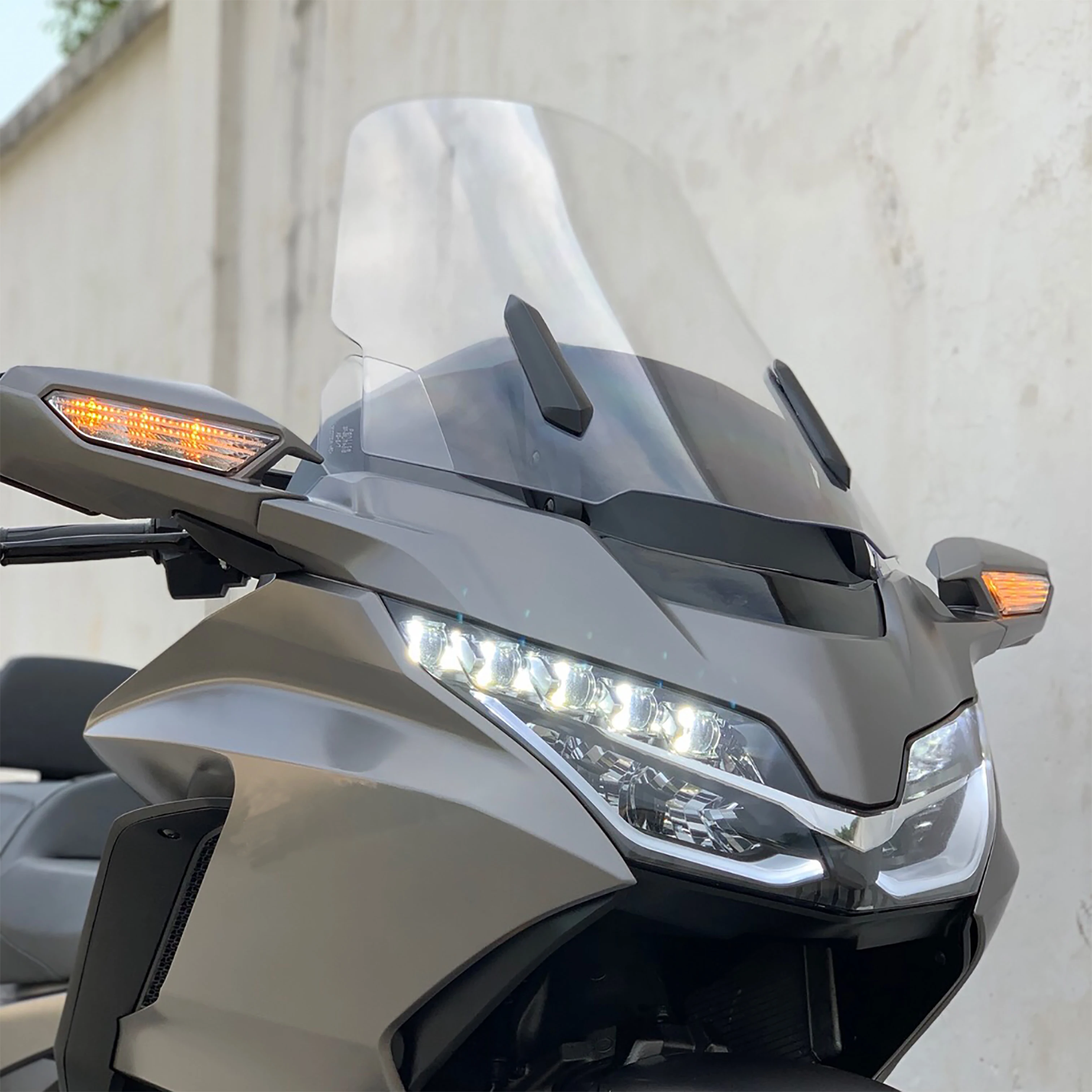 Windshield Windsreen Windshields Baffle Cafe Racer For HONDA GOLD WING1800 GL1800B GL1800 F6B DCT TOUR AIRBAG 2018-2021
Windshield Windsreen Windshields Baffle Cafe Racer For HONDA GOLD WING1800 GL1800B GL1800 F6B DCT TOUR AIRBAG 2018-2021
