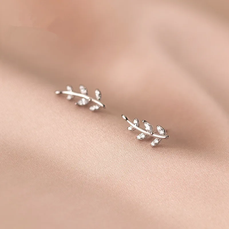 KAMIRA 925 Sterling Silver Romantic Shiny Leaf White Zircon Stud Earrings for Women Teen Chic Wedding Elegant Lovely Jewelry Hot
KAMIRA 925 Sterling Silver Romantic Shiny Leaf White Zircon Stud Earrings for Women Teen Chic Wedding Elegant Lovely Jewelry Hot