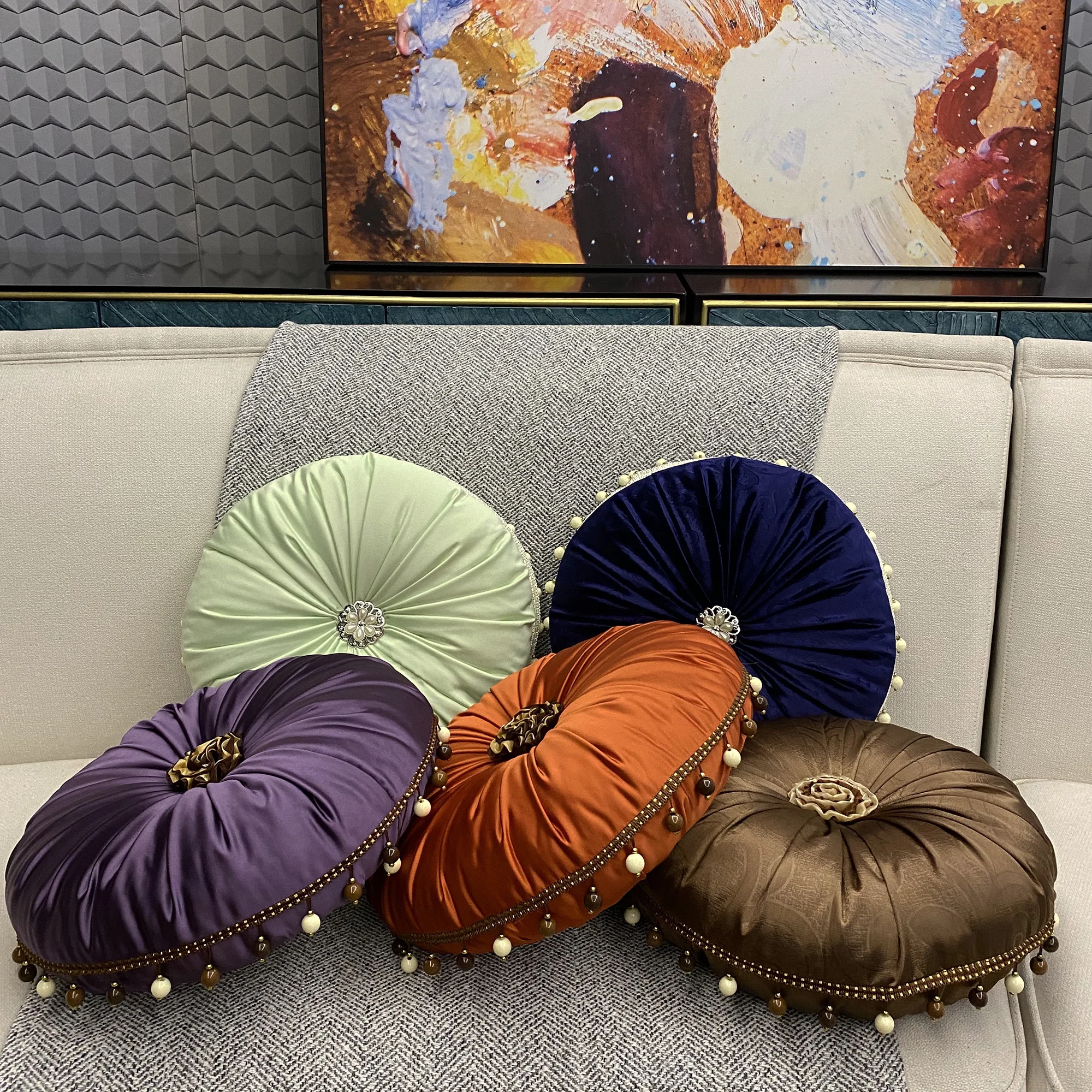 Round pumpkin Cuddle Cushion fur silk pure tassel style sofa cushion car sofa bed car Dec with filling wholesale FG1281
Round pumpkin Cuddle Cushion fur silk pure tassel style sofa cushion car sofa bed car Dec with filling wholesale FG1281