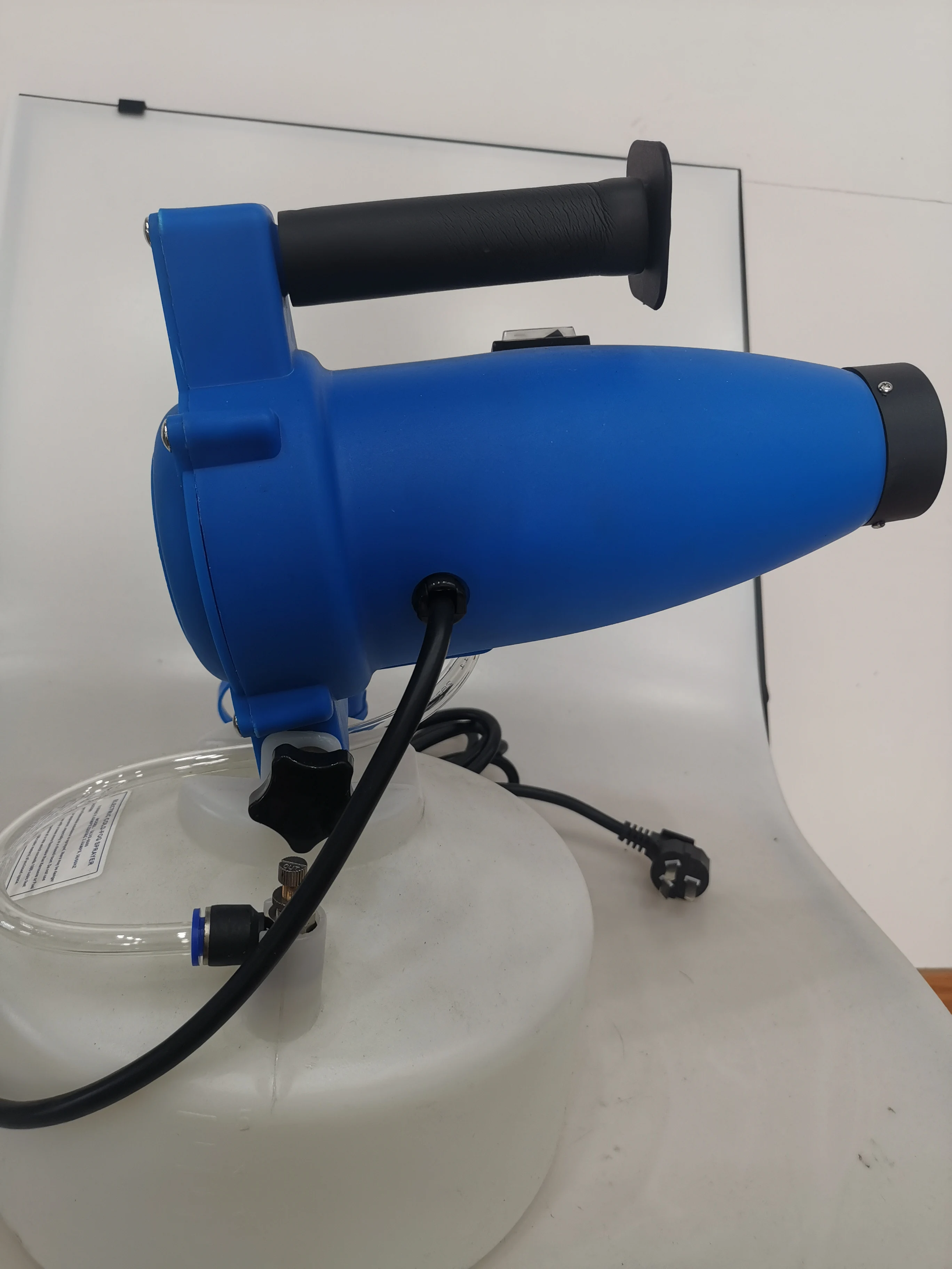 New Electric ULV Wet Fogger Portable Ultra-Low Volume Atomizer Sprayer Fine Mist Blower Pesticide Nebulizer Insecticide
New Electric ULV Wet Fogger Portable Ultra-Low Volume Atomizer Sprayer Fine Mist Blower Pesticide Nebulizer Insecticide