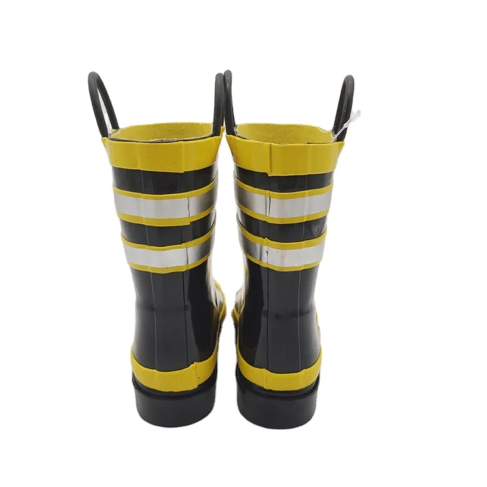 Good quality pull-on loop design black yellow striped firemen large size boysrubber short wellington gumboots for field work
Good quality pull-on loop design black yellow striped firemen large size boysrubber short wellington gumboots for field work