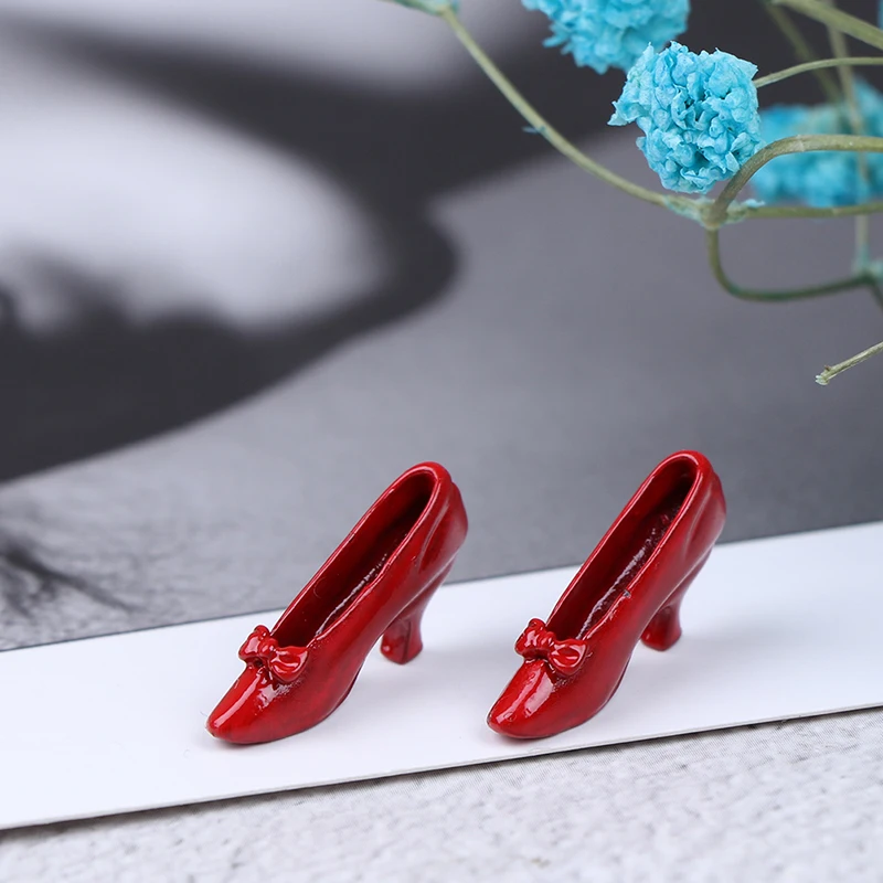 1 Pair 1:12 Dollhouse Miniature Accessories Red High-heeled Shoes Princess Shoes For Doll
1 Pair 1:12 Dollhouse Miniature Accessories Red High-heeled Shoes Princess Shoes For Doll