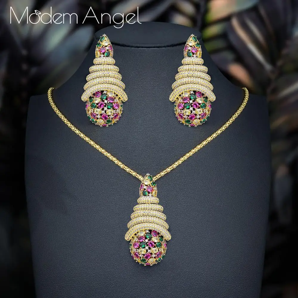 ModemAngel известный бренд роскошный крученый ремень цветной кубический цирконий кулон ожерелье серьги для Дубая женские ювелирные изделия высокого качества
ModemAngel известный бренд роскошный крученый ремень цветной кубический цирконий кулон ожерелье серьги для Дубая женские ювелирные изделия высокого качества
