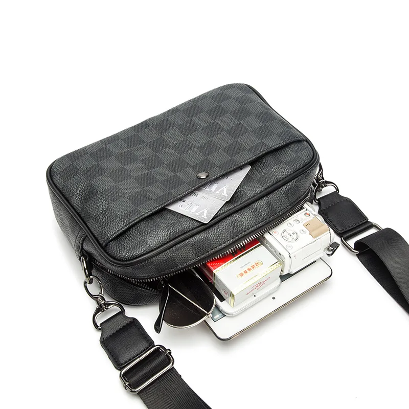 Men's Business Shoulder Bag Casual Plaid Leather Clutch Bag Fashion Men's Handbag Wrist Strap Envelope Wallet Bags
Men's Business Shoulder Bag Casual Plaid Leather Clutch Bag Fashion Men's Handbag Wrist Strap Envelope Wallet Bags