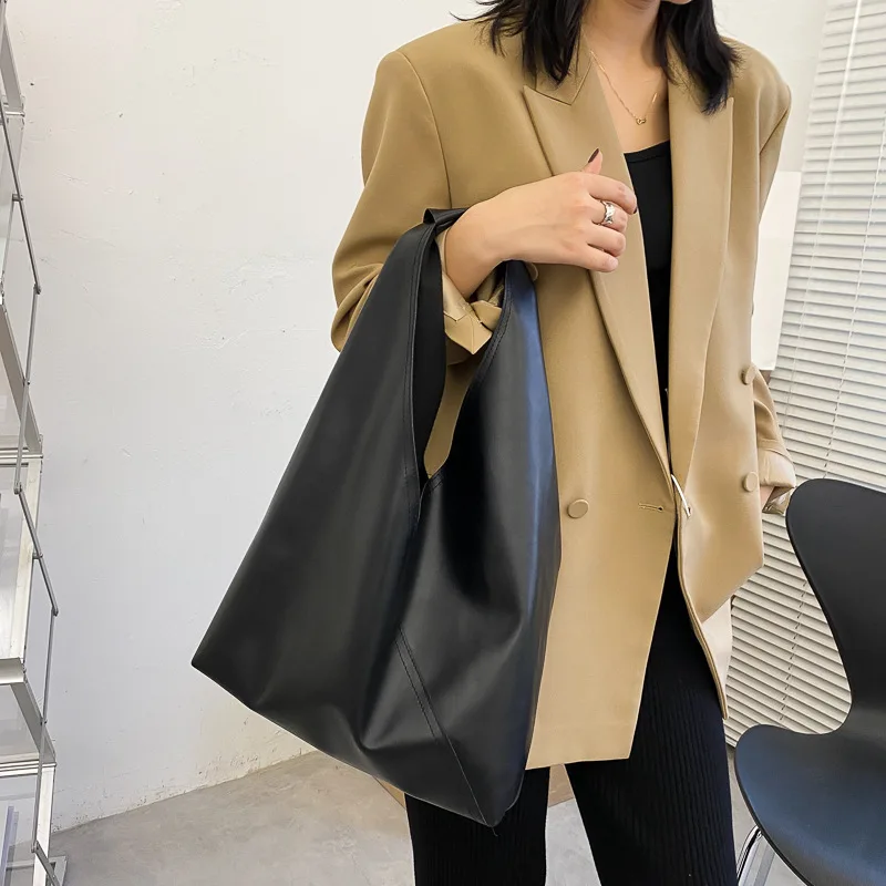 Сумка Хобо женская из мягкой кожи, винтажный вместительный саквояж на плечо, модный чемоданчик для путешествий и работы, 2021
Сумка Хобо женская из мягкой кожи, винтажный вместительный саквояж на плечо, модный чемоданчик для путешествий и работы, 2021