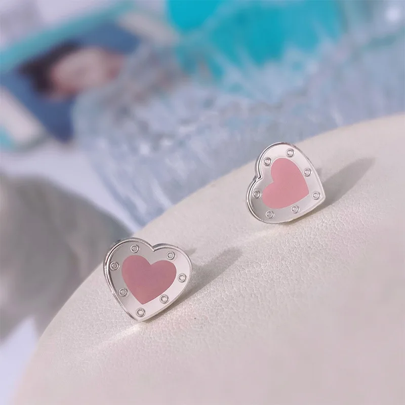 Titanium Steel Heart Shape Stud Earrings Classic Fashion Silver Metal Color Pink Painting Girls Birthday Love Earrings for Her
Titanium Steel Heart Shape Stud Earrings Classic Fashion Silver Metal Color Pink Painting Girls Birthday Love Earrings for Her