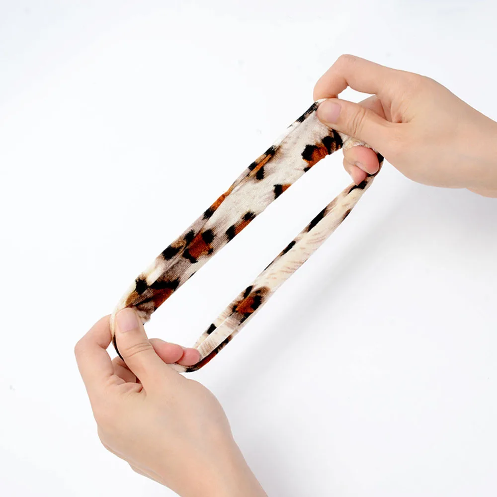 Fashion Leopard Printed Velvet Scrunchies Ponytail Holders for Women Girls Elastic Hair Bands Hair Rope Ties Hair Accessories
Fashion Leopard Printed Velvet Scrunchies Ponytail Holders for Women Girls Elastic Hair Bands Hair Rope Ties Hair Accessories