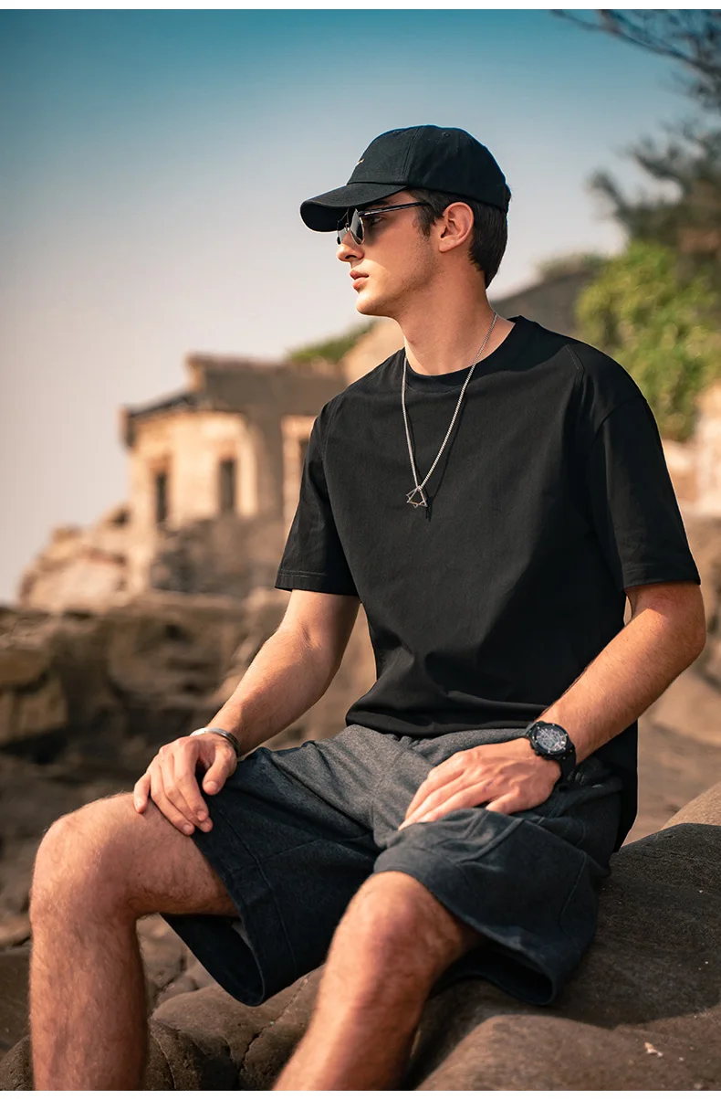 3733 Creative line design, street fashion stitching, European and American simple solid color short-sleeved T-shirt
3733 Creative line design, street fashion stitching, European and American simple solid color short-sleeved T-shirt