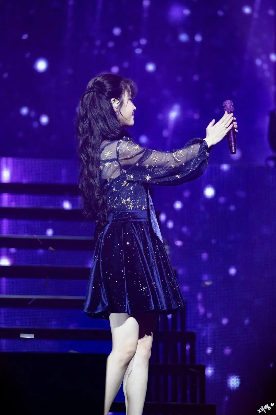 kpop IU Lee Ji Eun same sweet mesh lace puff sleeves velvet shirts tops + black sexy pleated skirts dress women two-piece suit
kpop IU Lee Ji Eun same sweet mesh lace puff sleeves velvet shirts tops + black sexy pleated skirts dress women two-piece suit