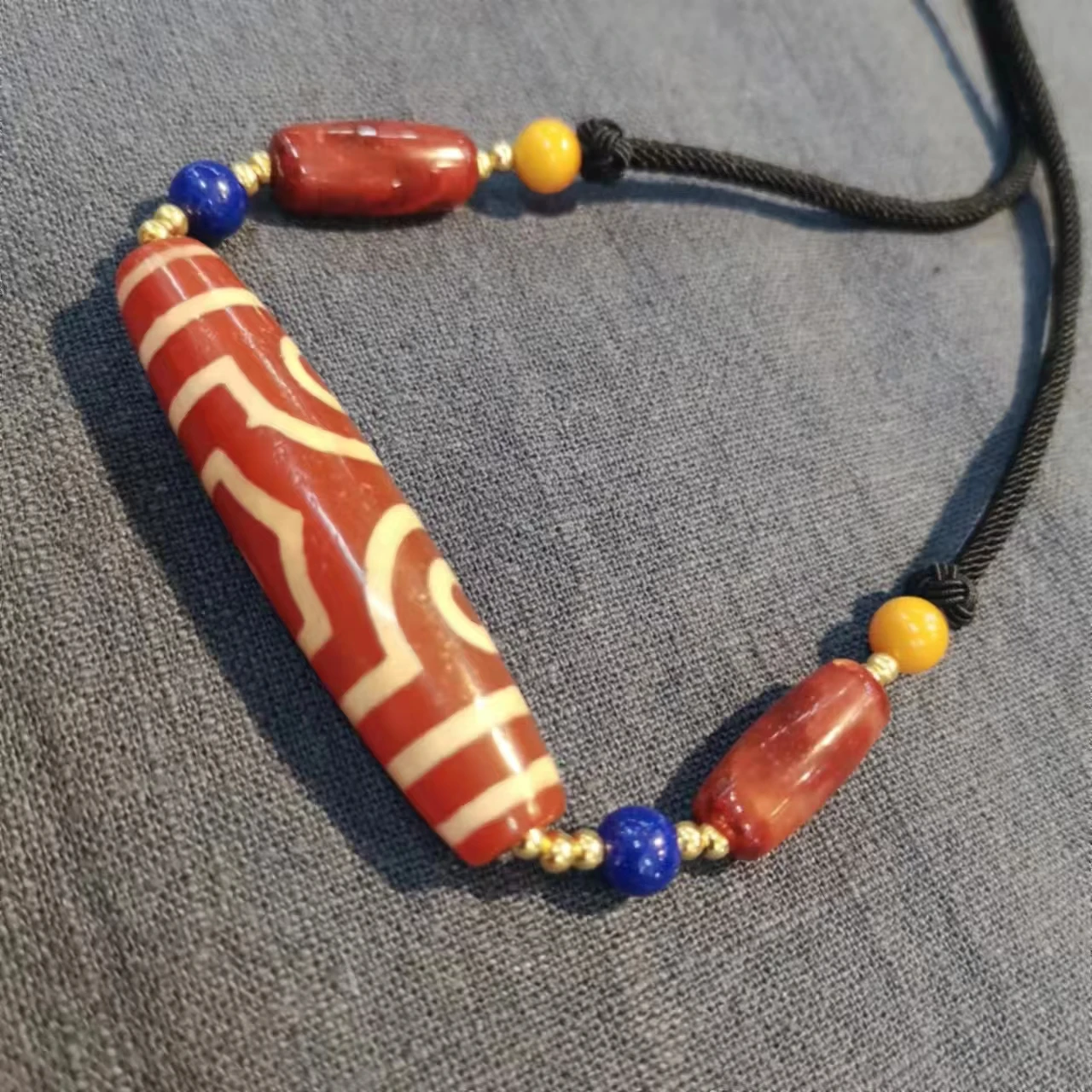 1pcs/lot Many natural precious gems red old agate Red tiger teeth dzi bead necklace Blue lapis lazuli turquoise Yellow amber
1pcs/lot Many natural precious gems red old agate Red tiger teeth dzi bead necklace Blue lapis lazuli turquoise Yellow amber