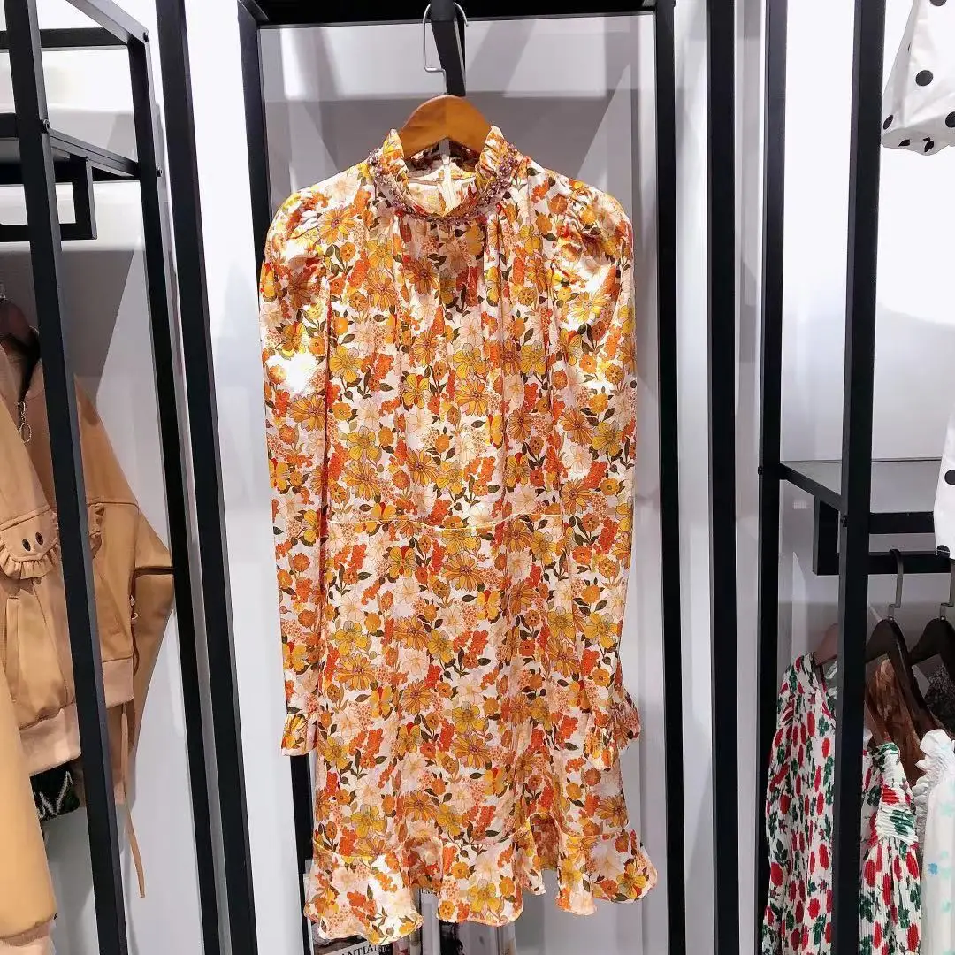 2021 early autumn new upright collar diamond dress with pastoral style broken flowers and fishtail long sleeves
2021 early autumn new upright collar diamond dress with pastoral style broken flowers and fishtail long sleeves