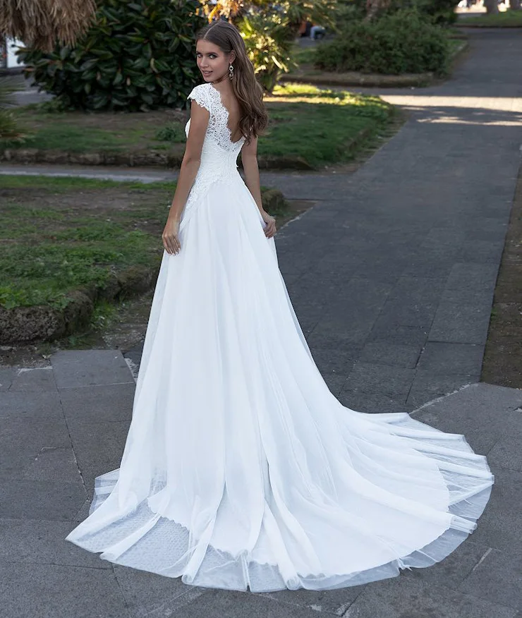 Платье Свадебное в богемном стиле с V-образным вырезом и рукавом-крылышком