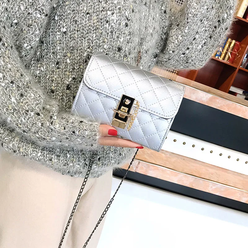 Women's Rhombic Shoulder Bag Fashion Rhombic Chain Lock Diagonal Small Square Bag Beauty Lady's Bag Sac Femme Sacs A Bandouliere
Women's Rhombic Shoulder Bag Fashion Rhombic Chain Lock Diagonal Small Square Bag Beauty Lady's Bag Sac Femme Sacs A Bandouliere