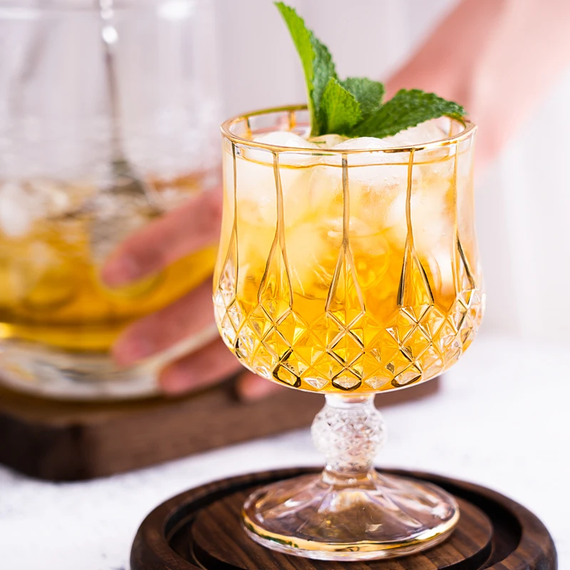 Whisky glass red wine crystal glass gold painted wine set short legged foreign wine cup luxury household living room ornaments
Whisky glass red wine crystal glass gold painted wine set short legged foreign wine cup luxury household living room ornaments