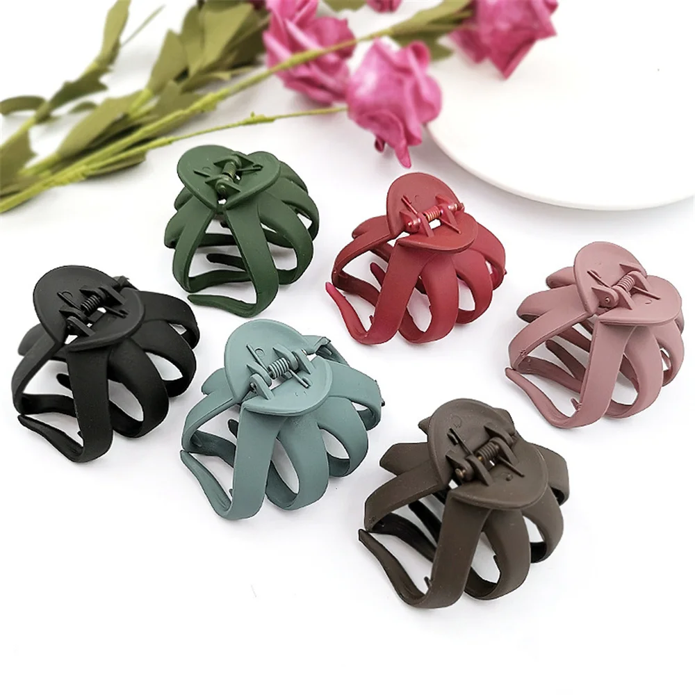 New Arrival Korea Style Simple Matte Large Size Hair Claws Adults Women Hair Clips Crabs Clamps Daily Hollow Out Carving Crab 
New Arrival Korea Style Simple Matte Large Size Hair Claws Adults Women Hair Clips Crabs Clamps Daily Hollow Out Carving Crab