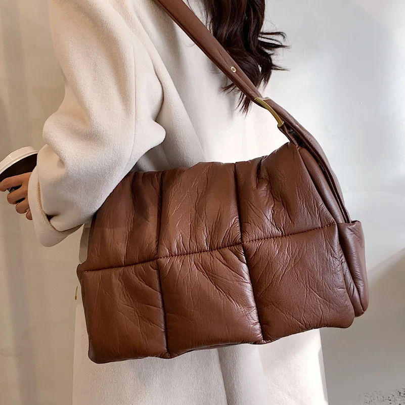 Large-capacity Rhombic Cotton Clothing Bag Women's Bag 2021 Winter New Fashion Messenger Bag Shoulder and Armpit Soft Bag
Large-capacity Rhombic Cotton Clothing Bag Women's Bag 2021 Winter New Fashion Messenger Bag Shoulder and Armpit Soft Bag