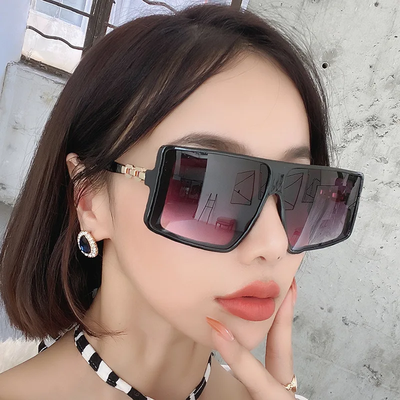 2021 Trend New Sunglasses Retro Big Frame Ladies Glasses Men Personality Transparent Color Chain Sunglasses for Travel
2021 Trend New Sunglasses Retro Big Frame Ladies Glasses Men Personality Transparent Color Chain Sunglasses for Travel