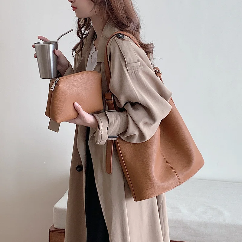Versatile Ins Women's Fashion Casual Tote Niche Design Armpit Single Shoulder Bag
Versatile Ins Women's Fashion Casual Tote Niche Design Armpit Single Shoulder Bag