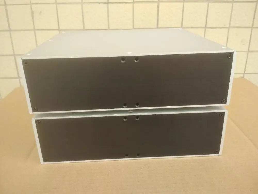 1PCS Goldmund All aluminum amplifier chassis / Preamplifier case / AMP Enclosure /DIY box (320 *90*308mm)
1PCS Goldmund All aluminum amplifier chassis / Preamplifier case / AMP Enclosure /DIY box (320 *90*308mm)
