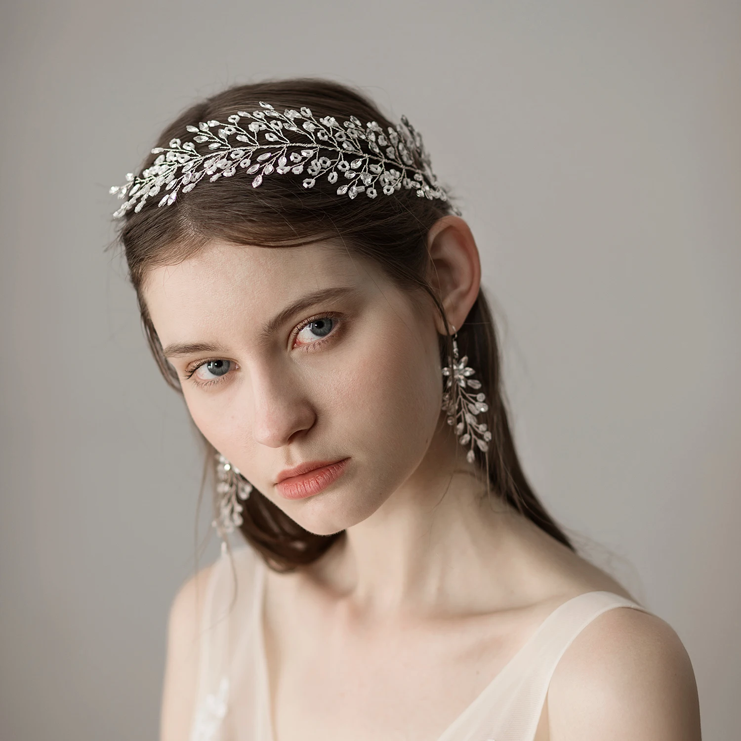O356 Graceful Wedding Bridal Headdress Shiny Alloy Crystal Rhinestone Marriage Bride Headband Women Perform Pageant Tiara
O356 Graceful Wedding Bridal Headdress Shiny Alloy Crystal Rhinestone Marriage Bride Headband Women Perform Pageant Tiara