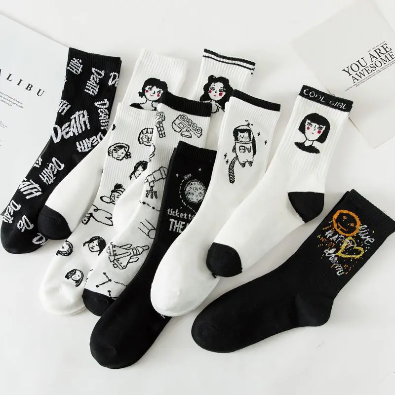 2021 New Autumn Black White Sports Cotton Socks for Women Cute Kawaii Winter Women Socks 
2021 New Autumn Black White Sports Cotton Socks for Women Cute Kawaii Winter Women Socks