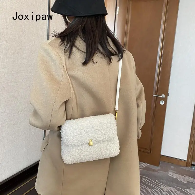 Women's Fashion Square Messenger Bag Soft Plush One Shoulder Messenger Bag Design Women's Designer Handbag Purse
Women's Fashion Square Messenger Bag Soft Plush One Shoulder Messenger Bag Design Women's Designer Handbag Purse