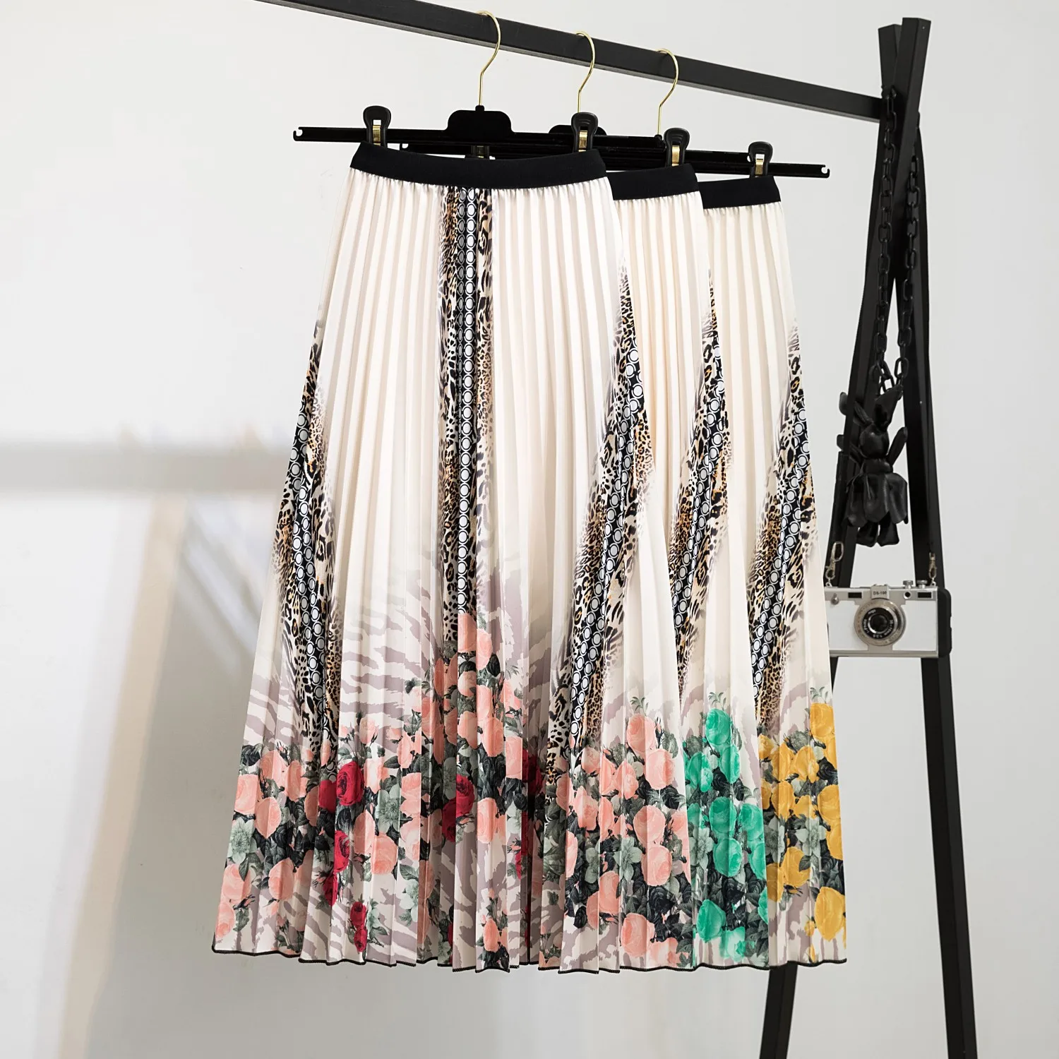 CAIFISH Floral Print High Waist Pleated Long Skirt Summer A-Line Beach Midi Skirt Fashion Casual Elegant Women Skirts JM0025
CAIFISH Floral Print High Waist Pleated Long Skirt Summer A-Line Beach Midi Skirt Fashion Casual Elegant Women Skirts JM0025