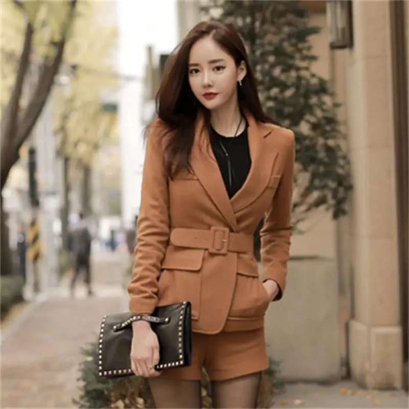Fashion casual suit suit female spring new autumn winter temperament British style coat small suit woolen shorts two-piece suit
Fashion casual suit suit female spring new autumn winter temperament British style coat small suit woolen shorts two-piece suit