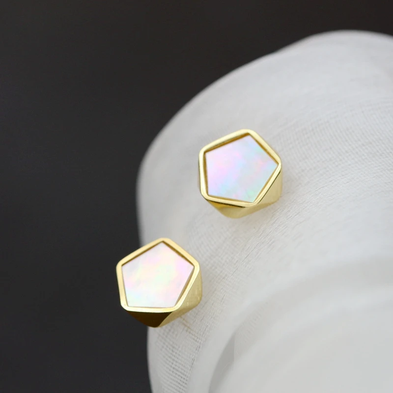 Authentic 925 Sterling Silver Inlaid Natural White Shell polygon Earstuds 18K Gold Plated Trendy Jewelry Gift Silver Earrings
Authentic 925 Sterling Silver Inlaid Natural White Shell polygon Earstuds 18K Gold Plated Trendy Jewelry Gift Silver Earrings