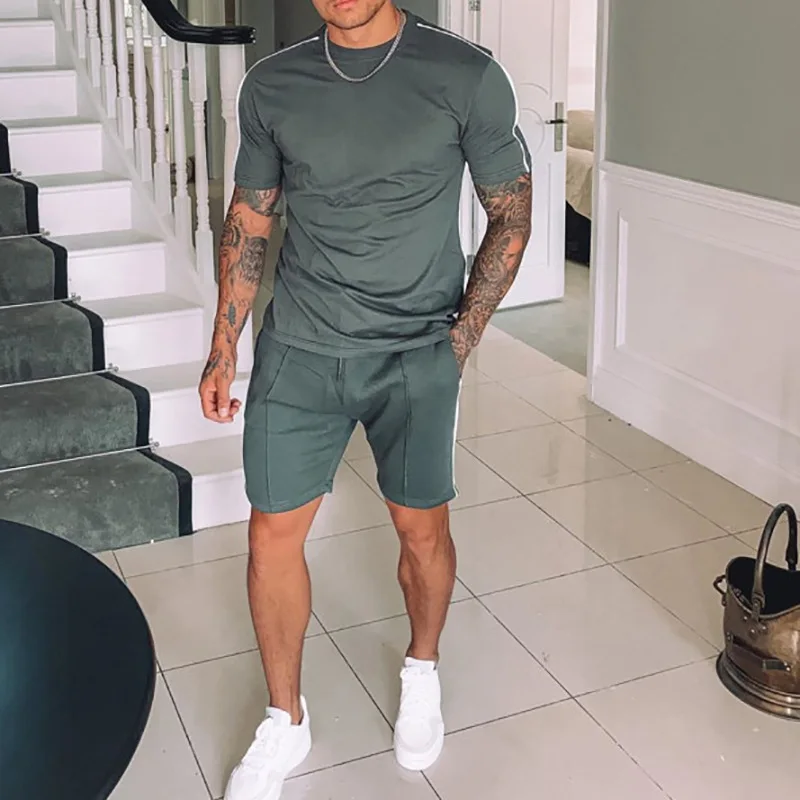 Мужской спортивный костюм из двух предметов, шорты с коротким рукавом, свободный Быстросохнущий дышащий костюм для фитнеса, лето 2021 
Мужской спортивный костюм из двух предметов, шорты с коротким рукавом, свободный Быстросохнущий дышащий костюм для фитнеса, лето 2021