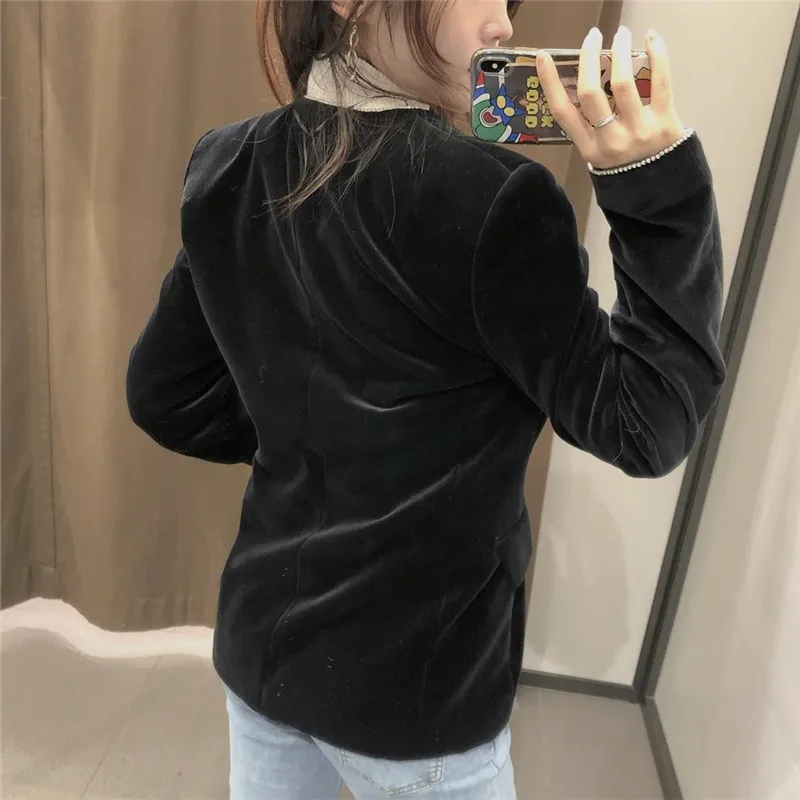 Za 2021 Women Velvet Suit Black Jacket Woman Casual Long Sleeve Double Breasted Blazer Vintage Winter Warm Cropped Female Blazer
Za 2021 Women Velvet Suit Black Jacket Woman Casual Long Sleeve Double Breasted Blazer Vintage Winter Warm Cropped Female Blazer