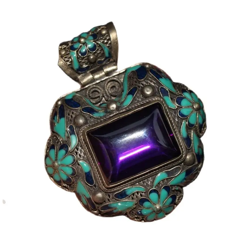 China Old Tibetan Silver Cloisonne Inlaid With Zircon Pendant
China Old Tibetan Silver Cloisonne Inlaid With Zircon Pendant