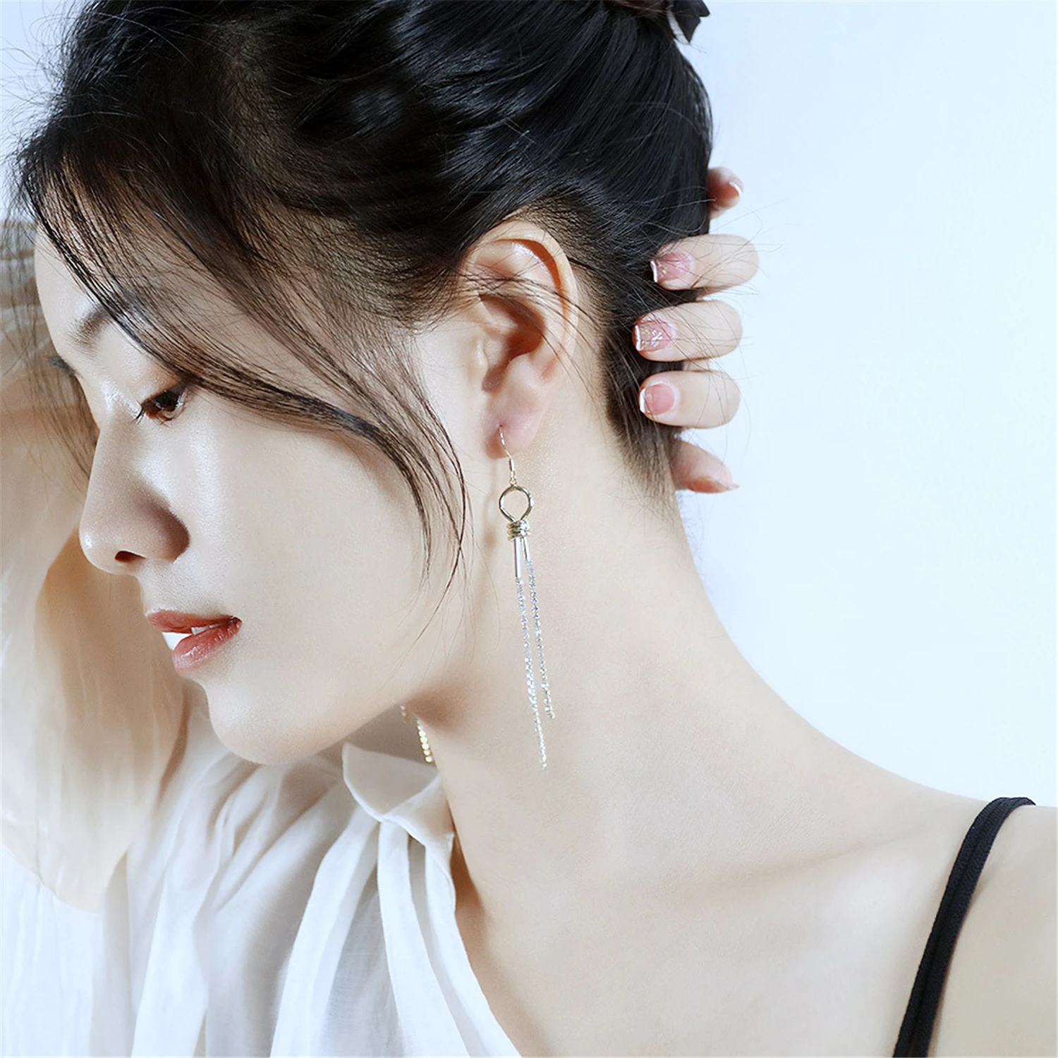 Korean Fashion Long Hanging Earrings For Women Tassel Geometric Personality Set Zircon Luxury Copper Gold Earrings Jewelry
Korean Fashion Long Hanging Earrings For Women Tassel Geometric Personality Set Zircon Luxury Copper Gold Earrings Jewelry