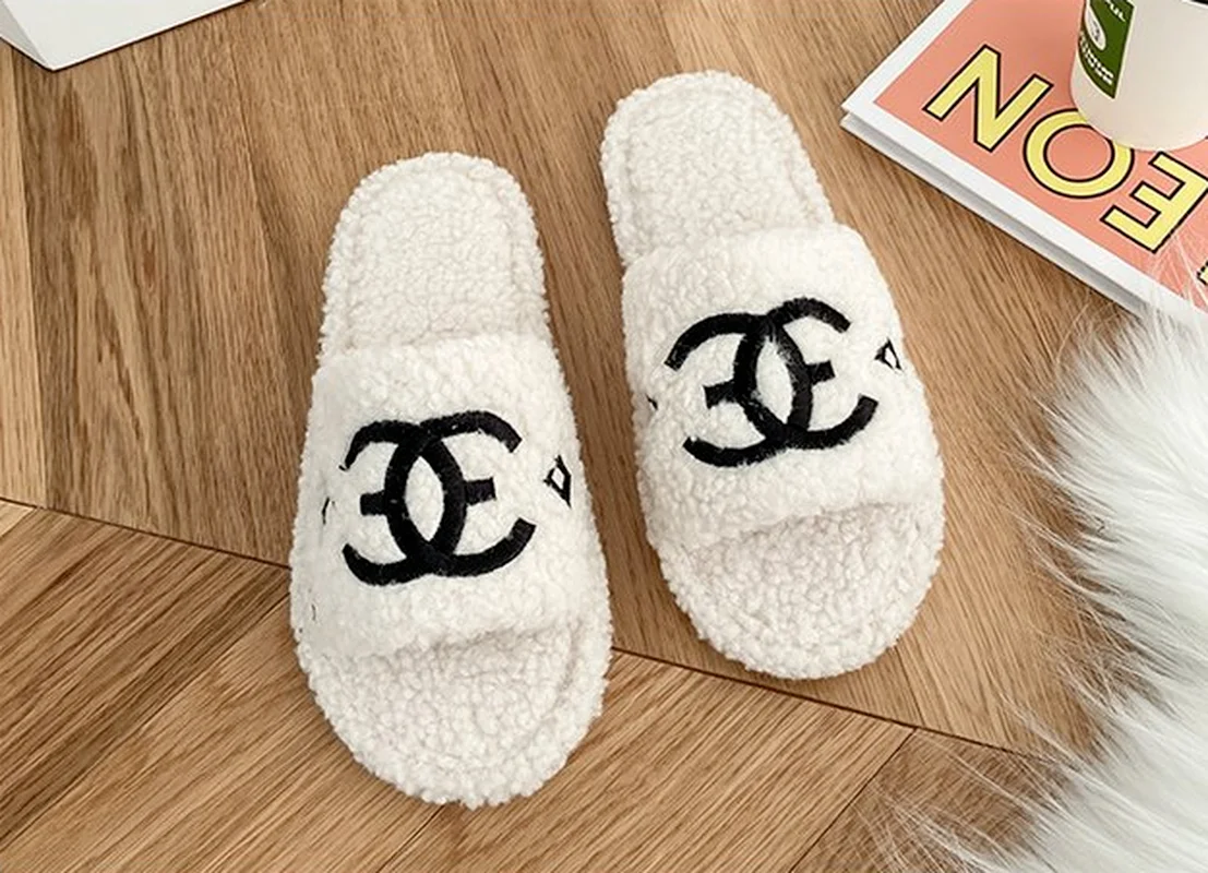 Women Faux Fur Slippers Fashion Designer Brand Slides Ladies Warm Indoor Slipper Fluffy Plush Home Shoes Casual Flat Flip Flops
Women Faux Fur Slippers Fashion Designer Brand Slides Ladies Warm Indoor Slipper Fluffy Plush Home Shoes Casual Flat Flip Flops