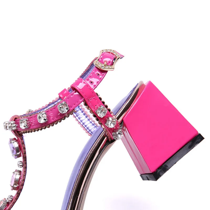 Popular style sandals women's European and American diamond button sandals sexy women's thick heel sandals Leather Sandals
Popular style sandals women's European and American diamond button sandals sexy women's thick heel sandals Leather Sandals