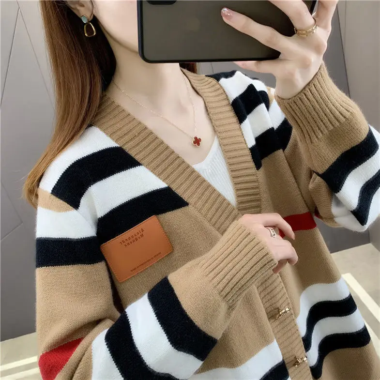 Women's knitted cardigan women's thin spring clothing 2021 new women's loose sweater coat women's spring and autumn fashion 
Women's knitted cardigan women's thin spring clothing 2021 new women's loose sweater coat women's spring and autumn fashion