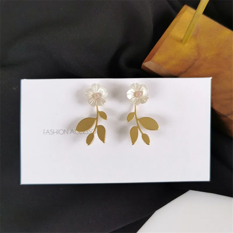 Original Design Korean Fashion Shell Flower Stud Earrings Women Wedding Jewelry Office Lday Trinkets Cute Girl Party Gift
Original Design Korean Fashion Shell Flower Stud Earrings Women Wedding Jewelry Office Lday Trinkets Cute Girl Party Gift