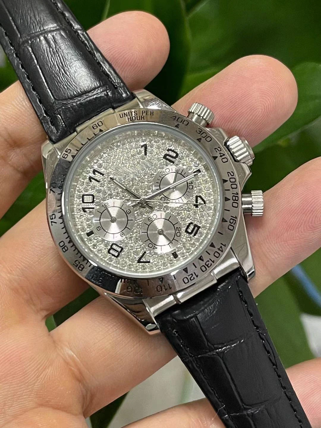 Luxury New Men Watch Automatic Mechanical Iced Diamonds Dial White Number Sapphire Stainless Steel Black Brown Leather 40mm
Luxury New Men Watch Automatic Mechanical Iced Diamonds Dial White Number Sapphire Stainless Steel Black Brown Leather 40mm