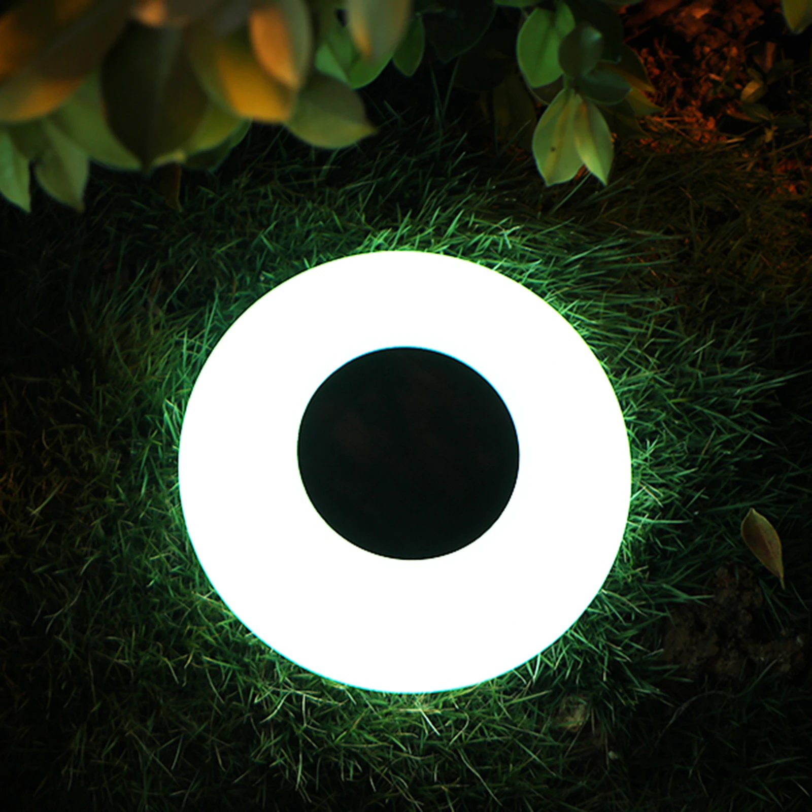 Outdoor Waterproof Solar Lawn Light UFO Villa Community Pool Garden Light 
Outdoor Waterproof Solar Lawn Light UFO Villa Community Pool Garden Light