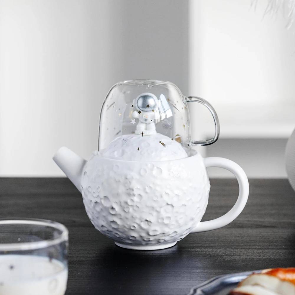 Creative Astronaut Planet Water Pot Set With Glass Tea Cup Two-piece Kettle Drinkware Ceramic Mugs With Lid Home Decor For Gifts
Creative Astronaut Planet Water Pot Set With Glass Tea Cup Two-piece Kettle Drinkware Ceramic Mugs With Lid Home Decor For Gifts