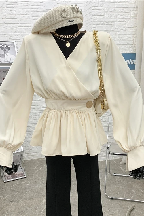 2021 Spring Korean Style Loose Long Sleeved Shirt Women's Ins Design Slimming Bottoming Top White Black Blouse
2021 Spring Korean Style Loose Long Sleeved Shirt Women's Ins Design Slimming Bottoming Top White Black Blouse