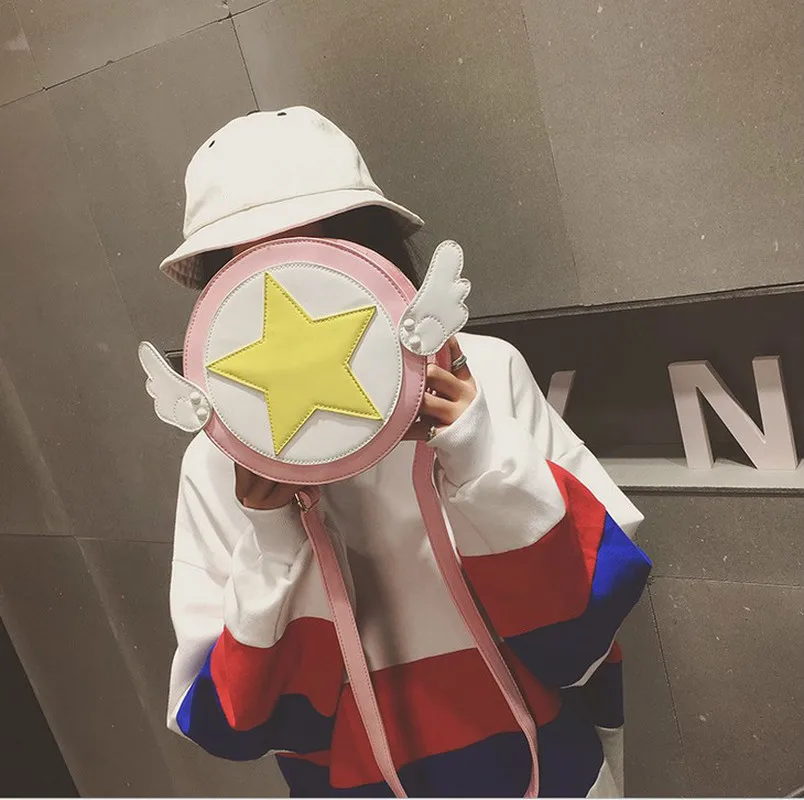 Card Captor Sakura Crossbody Bag Kinomoto Anime Action Figure Printed Wings Star Girls Shoulder Bag Handbag Mini Pocket Bag
Card Captor Sakura Crossbody Bag Kinomoto Anime Action Figure Printed Wings Star Girls Shoulder Bag Handbag Mini Pocket Bag