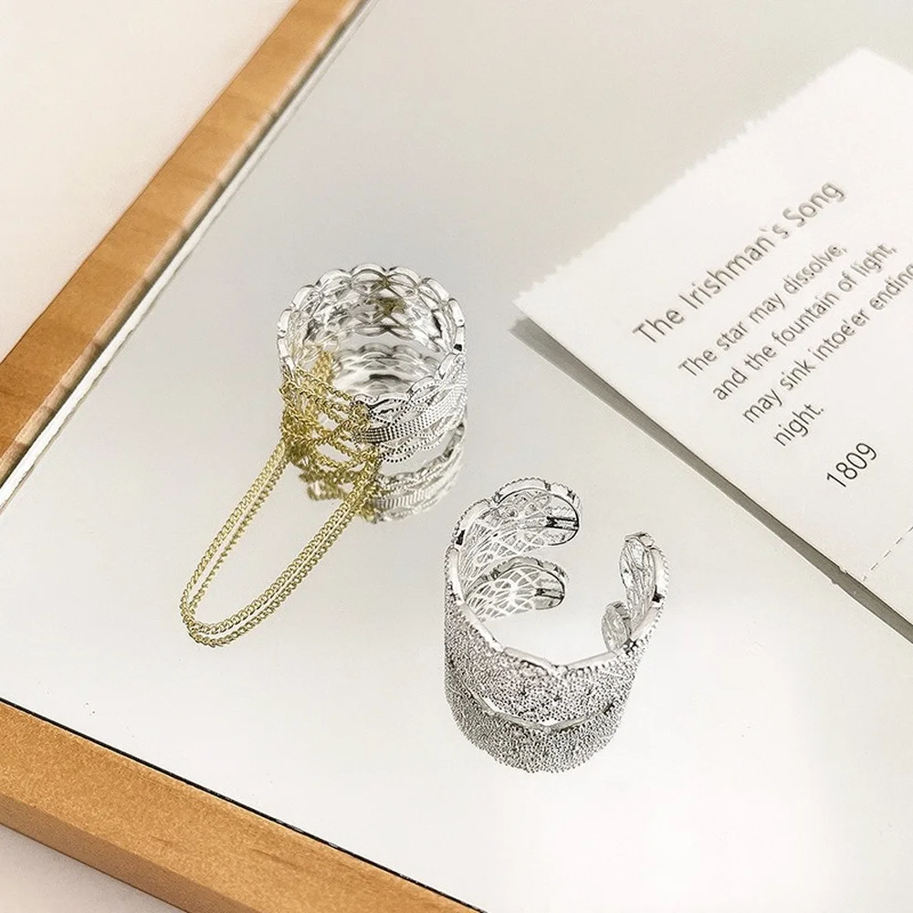 Fashion two-piece index finger ring white lace temperament hollow ring bandage tassel opening carved ring ladies ring
Fashion two-piece index finger ring white lace temperament hollow ring bandage tassel opening carved ring ladies ring