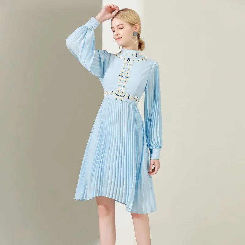 2020 spring and summer new heavy industry embroidery stand collar long sleeve close waist hem dress 
2020 spring and summer new heavy industry embroidery stand collar long sleeve close waist hem dress