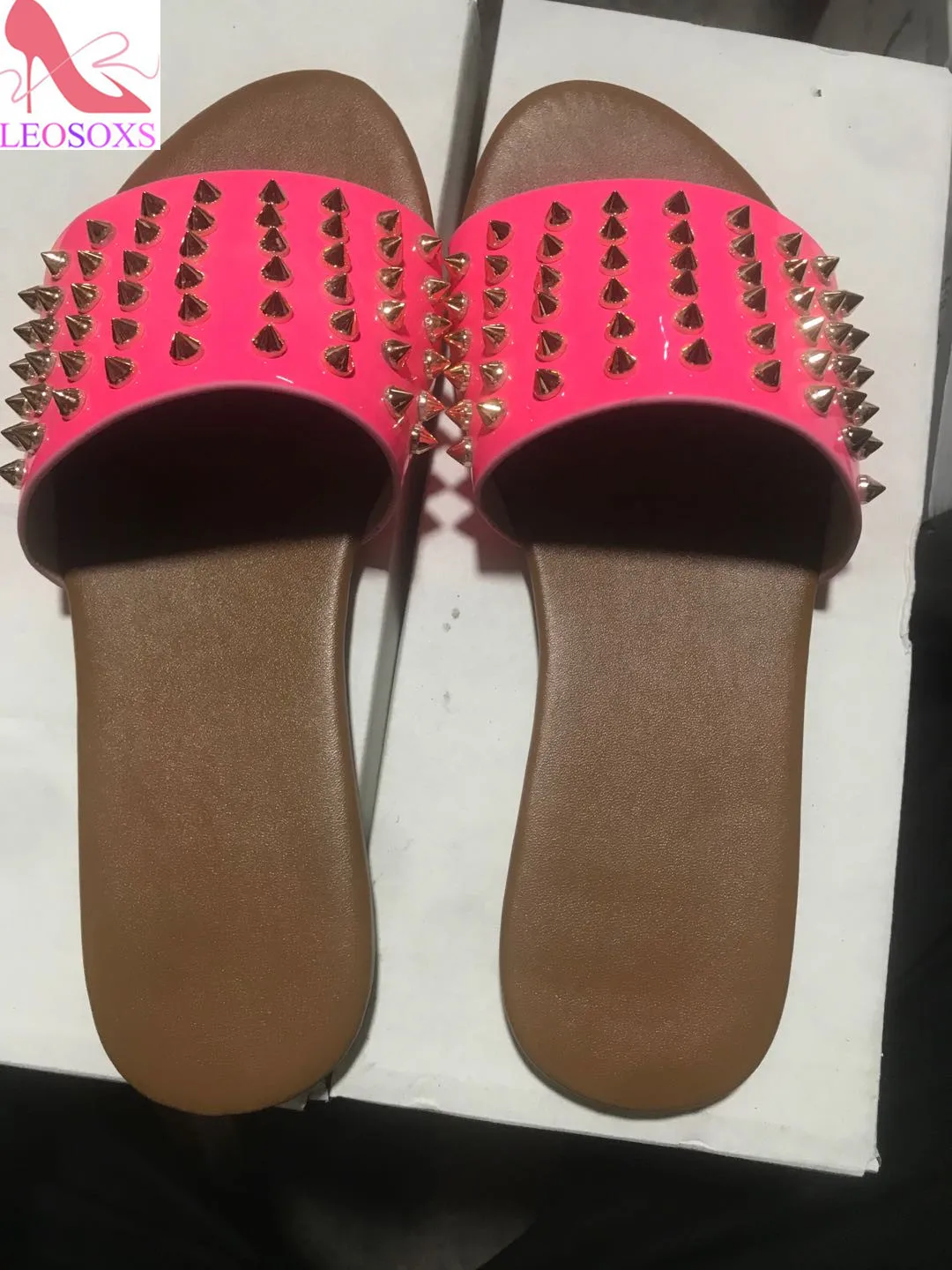 2020 Summer The New Fashion H Letter Lady Slippers Slip Slope Light Summer Flat Sandals Creative Belt Design Women's Beach Shoes
2020 Summer The New Fashion H Letter Lady Slippers Slip Slope Light Summer Flat Sandals Creative Belt Design Women's Beach Shoes